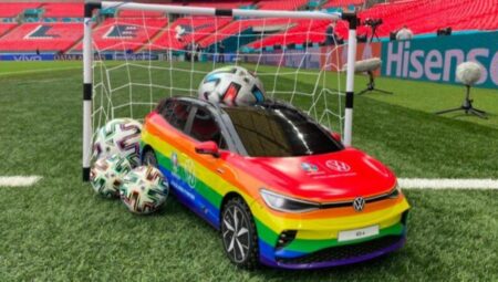 Volkswagen, LGBT pazubandını yasaklayan FIFA’yı eleştirdi