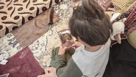 Suriye’de depremde yetim ve öksüz kalan çocuk hayattan koptu