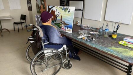 Yozgat’ta engeli ressam, dişiyle tuttuğu fırçasıyla yaptığı tabloları depremzedelere bağışlayacak