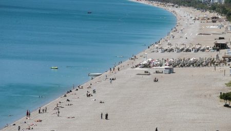 Antalya’da bahar havası! Güneşli havayı gören sahillere akın etti